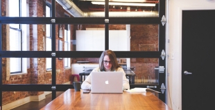 Où domicilier son entreprise ? Chez soi ou locaux professionnels ? Avantages et inconvénients