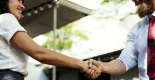 Intégrer un nouvel associé dans l'entreprise : conseils et précautions