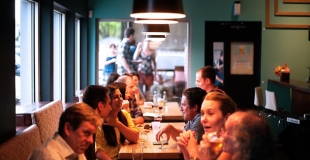 Qu'est-ce qu'une franchise ? Avantages et inconvénients à devenir franchisé