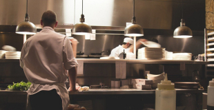 Entreprise d'hôtellerie restauration : quelle mutuelle santé choisir pour ses salariés ?