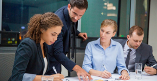 Holacratie : définition, quel intérêt d'une mise en place en entreprise ?