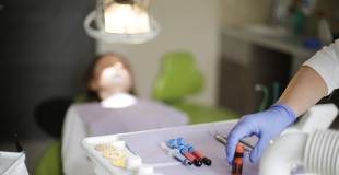 Mutuelle soins dentaires TNS et indépendant : comment choisir ? Quel coût ?