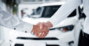 Location d'un véhicule courte durée pour 6 mois à 1 an : quelle solution ?