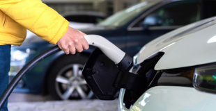 Véhicule électrique ou hybride : qu'en est-il de la TVS ?