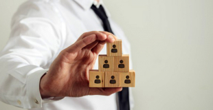 Pyramide de Maslow : qu'est-ce que c'est ? Quelle implication dans l'entreprise ?