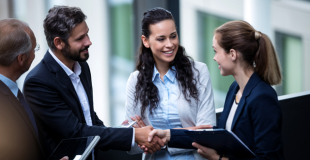 Assurer plusieurs hommes clés pour une même entreprise
