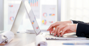 Banque 100 % en ligne pour une entreprise : avantages et inconvénients