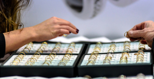 Multirisque professionnelle bijouterie : comment choisir ? Quel coût ?