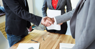 Qu'est-ce qu'une clause d'exclusivité dans un contrat de travail ? Quelles conséquences ?