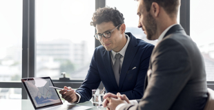 Devenir agent commercial indépendant : procédure, réglementation, étapes pour réussir