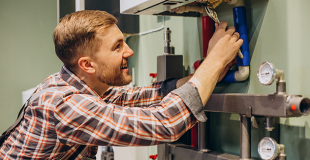 Garantie décennale plombier chauffagiste : comment choisir ? Quel coût ?