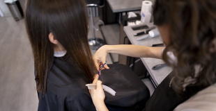Multirisque professionnelle salon de coiffure : comment choisir ? Quel coût ?