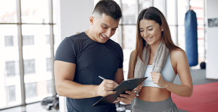 Devenir coach sportif : procédure, réglementation, étapes pour réussir