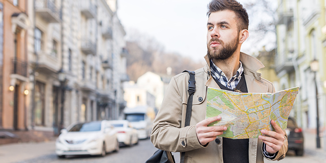 Devenir guide touristique indépendant : procédure, réglementation, étapes pour réussir