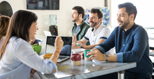 Pause-café en entreprise : que dit la loi ? Comment les encadrer ?