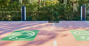 Borne de recharge flotte d'entreprise : conseils, devis et aides