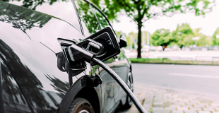 Borne de recharge parc de loisirs : conseils et devis