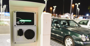 Borne de recharge restaurant : conseils et devis