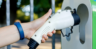 Borne de recharge site touristique : conseils et devis