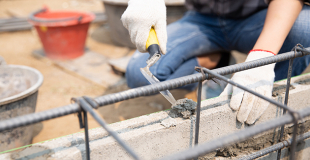 RC Pro maçon : comment choisir ? Quel coût ?